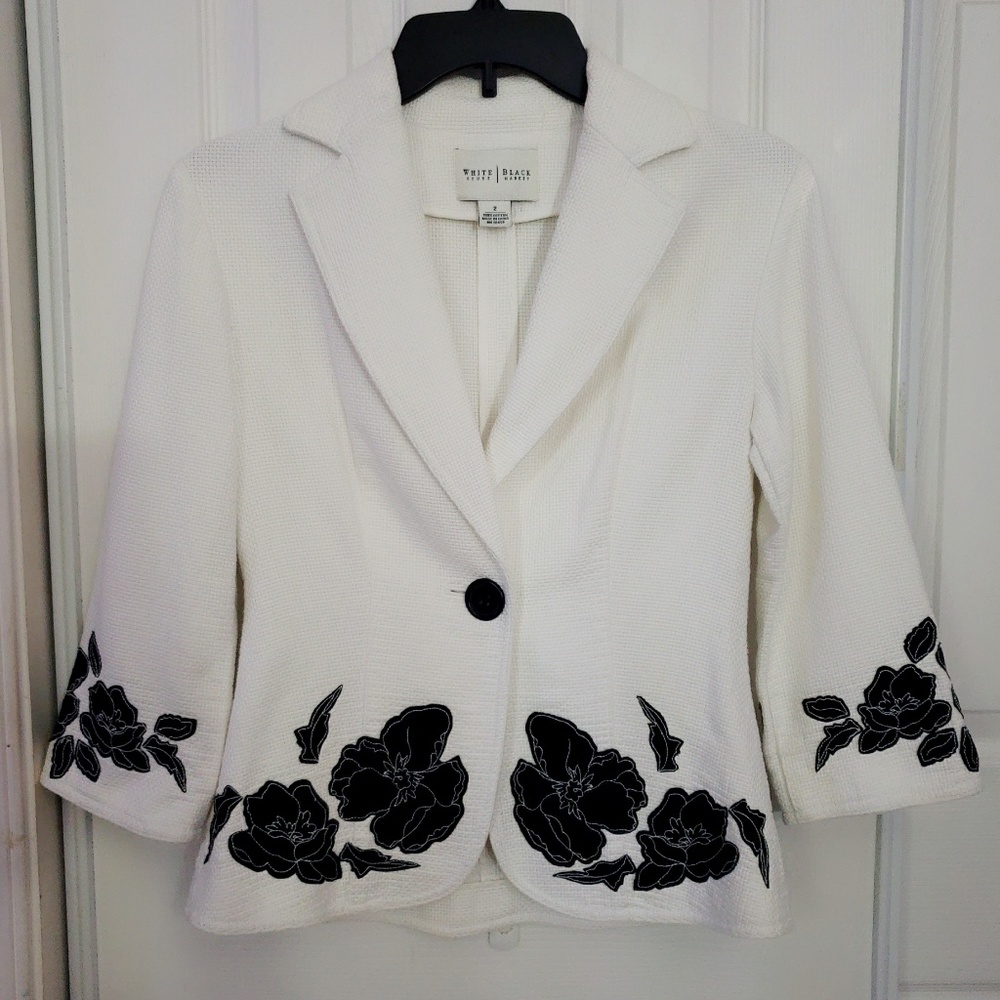 White and Black Sophisticated Blazer